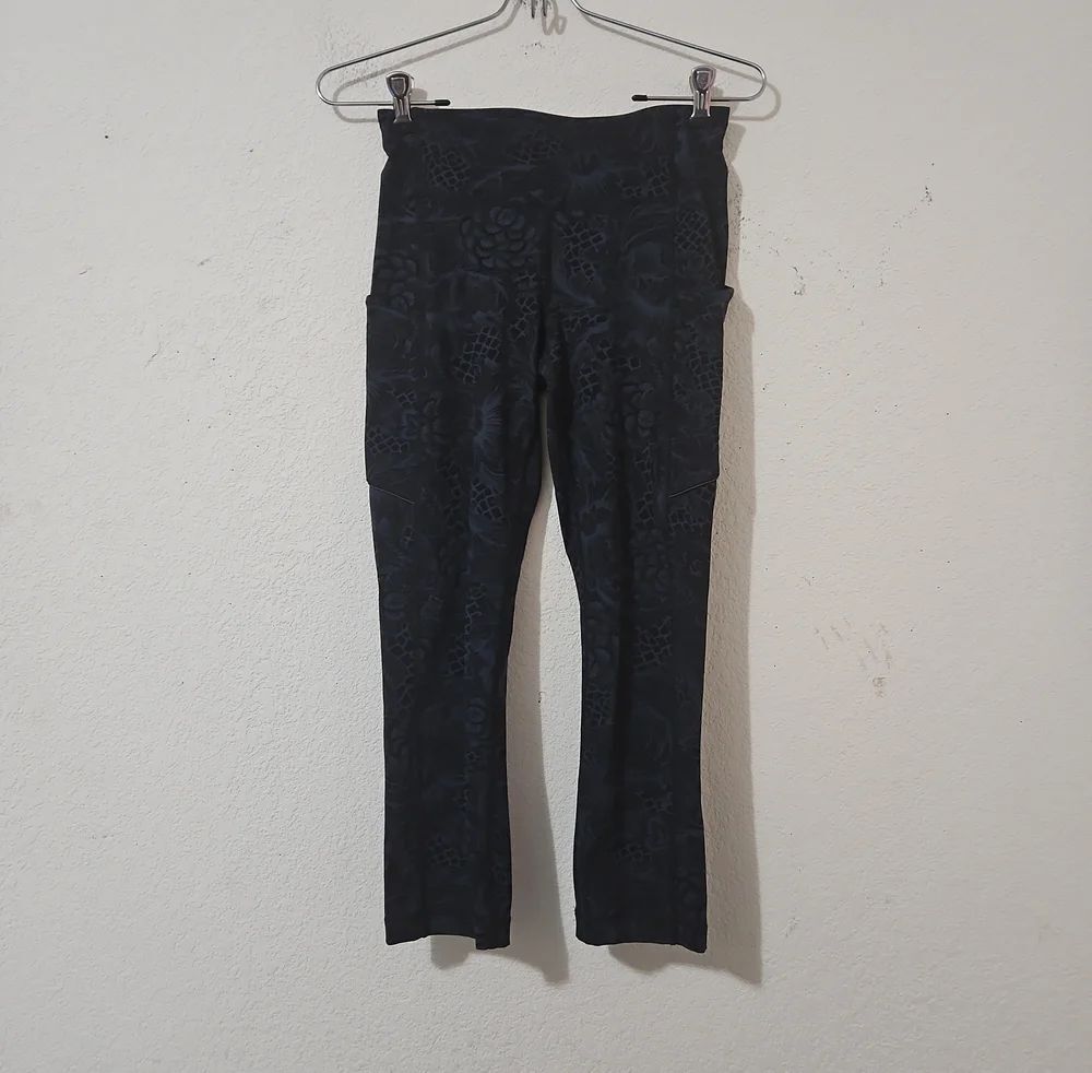 Lululemon Speed Up Crop in the Nouveau Mach Blue Black floral Print